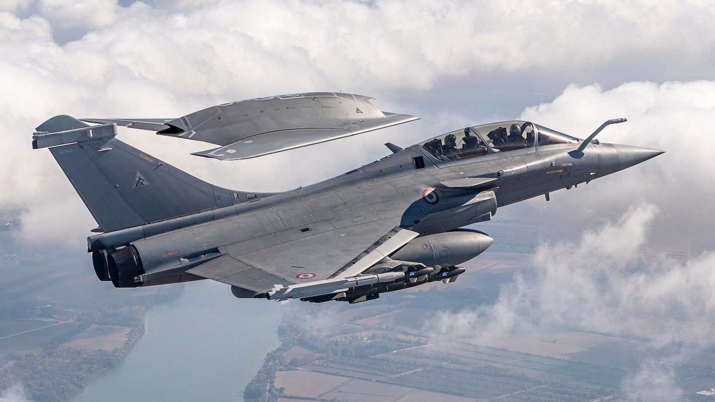 Rafale F5 और कॉम्बैट ड्रोन के साथ उड़ान का कॉन्सेप्ट