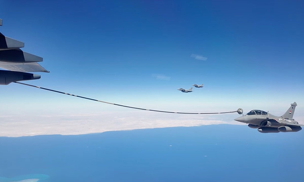 Chinese YY-20 Refuels Egyptian Rafale During Air Exercise