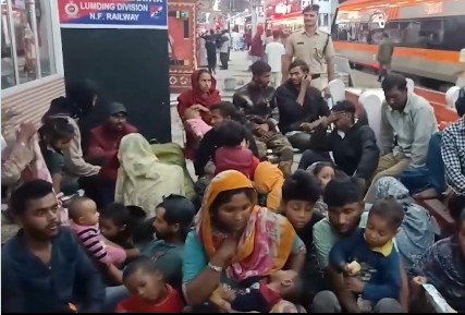Group of suspected Bangladeshi illegal immigrants near the India-Bangladesh border